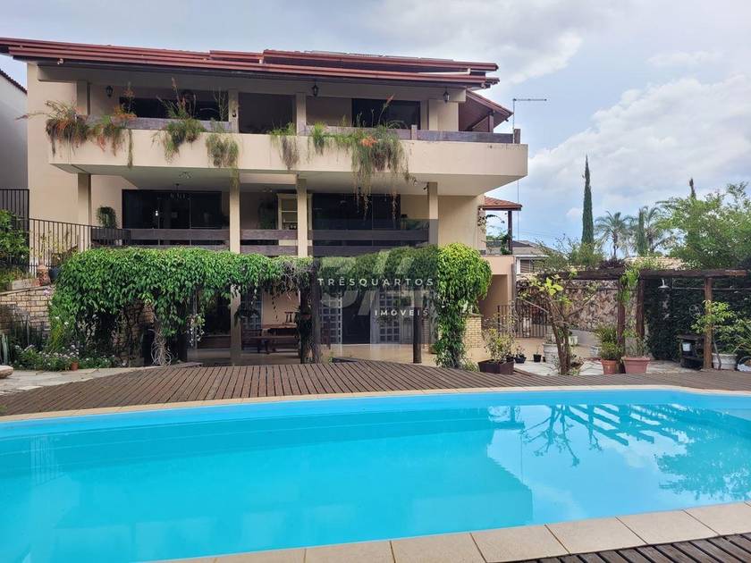 Foto principal do anúncio de imóvel Casa. Padrão Casa 5 Suítes, Mobiliada - Lago Sul com 650,00 metros quadrados para Aluguel por R$ 17000.