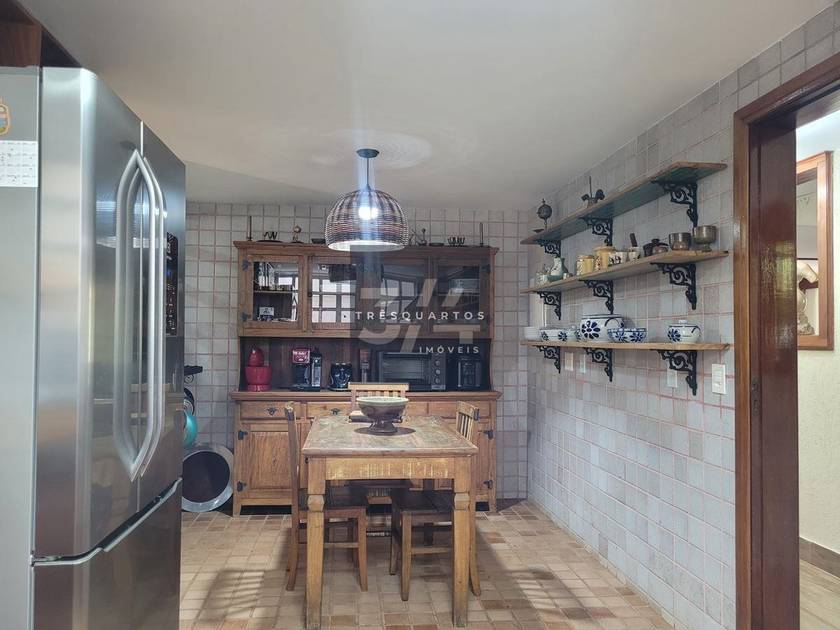Foto do anúncio de imóvel Casa. Padrão Casa 5 Suítes, Mobiliada - Lago Sul