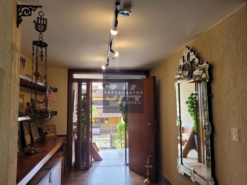 Foto do anúncio de imóvel Casa. Padrão Casa 5 Suítes, Mobiliada - Lago Sul