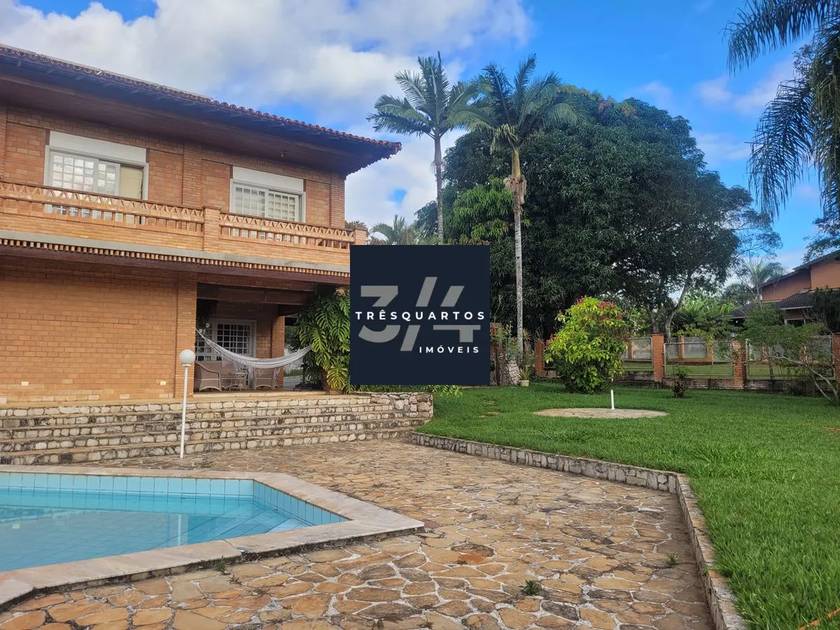 Foto do anúncio de imóvel Casa. Duplex Casa estilo colonial no Park Way, com terreno de 5000m²