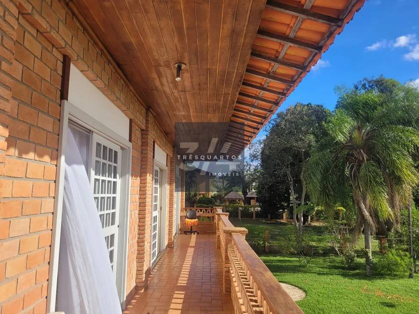 Foto do anúncio de imóvel Casa. Duplex Casa estilo colonial no Park Way, com terreno de 5000m²