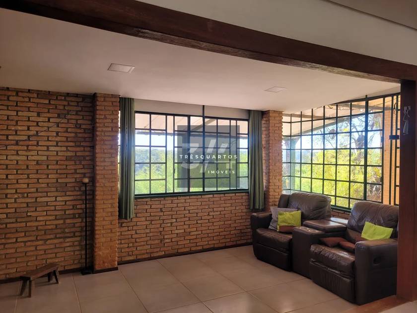 Foto principal do anúncio de imóvel Casa. Casa de Condomínio Casa aconchegante em meio à natureza – Condomínio Mansões Itaipu com 200,00 metros quadrados para Aluguel por R$ 5500.