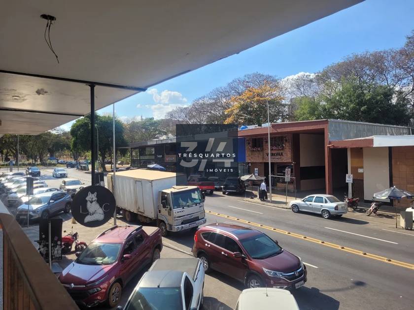 Foto do anúncio de imóvel Comercial. Casa Comercial Oportunidade rara na Asa Sul – Loja dupla na CLS 402 com 250m²!