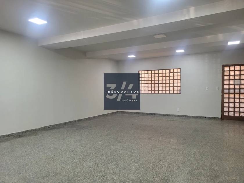 Foto do anúncio de imóvel Comercial. Casa Comercial Oportunidade rara na Asa Sul – Loja dupla na CLS 402 com 250m²!