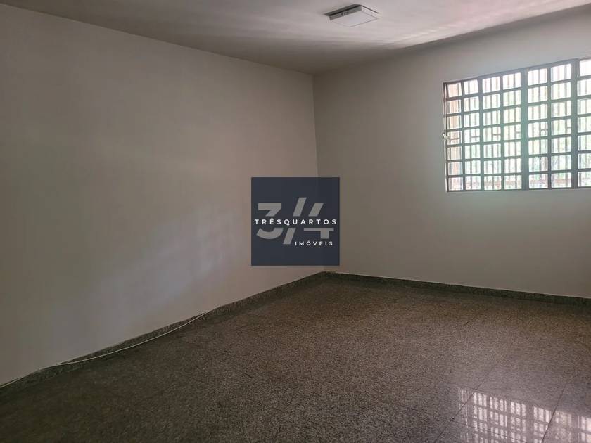 Foto do anúncio de imóvel Comercial. Casa Comercial Oportunidade rara na Asa Sul – Loja dupla na CLS 402 com 250m²!