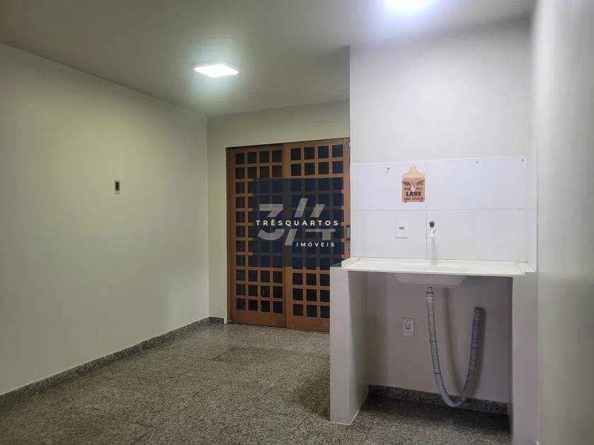 Foto do anúncio de imóvel Comercial. Casa Comercial Oportunidade rara na Asa Sul – Loja dupla na CLS 402 com 250m²!