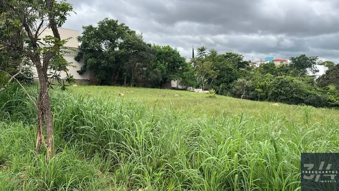 Foto principal do anúncio de imóvel Terreno. Padrão Terreno à Venda no Condomínio Ouro Vermelho II – Jardim Botânico | 1.000m² com 0,00 metros quadrados para Venda por R$ 340000.