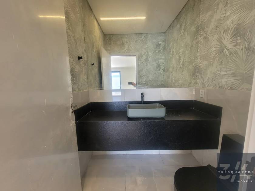 Foto do anúncio de imóvel Casa. Padrão Casa térrea de alto padrão com 4 suítes no Jardim Botânico