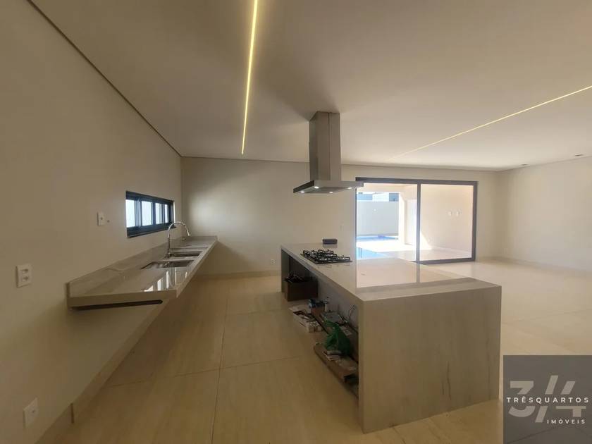 Foto do anúncio de imóvel Casa. Padrão Casa térrea de alto padrão com 4 suítes no Jardim Botânico