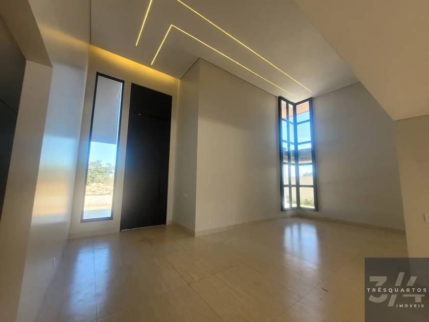 Foto do anúncio de imóvel Casa. Padrão Casa térrea de alto padrão com 4 suítes no Jardim Botânico