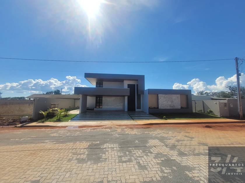 Foto do anúncio de imóvel Casa. Padrão Casa térrea de alto padrão com 4 suítes no Jardim Botânico
