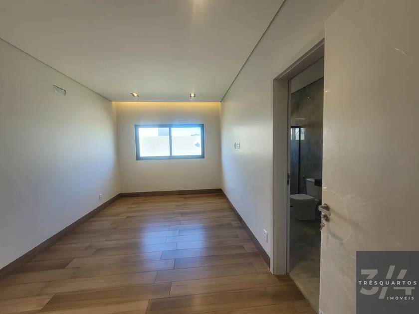 Foto do anúncio de imóvel Casa. Padrão Casa térrea de alto padrão com 4 suítes no Jardim Botânico
