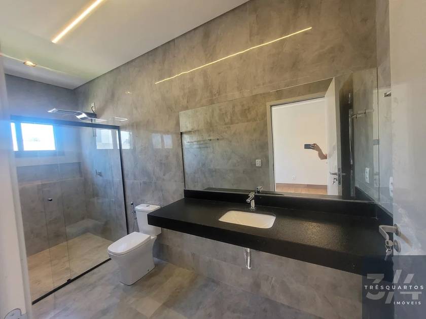 Foto do anúncio de imóvel Casa. Padrão Casa térrea de alto padrão com 4 suítes no Jardim Botânico