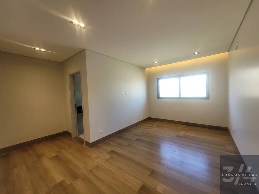 Foto do anúncio de imóvel Casa. Padrão Casa térrea de alto padrão com 4 suítes no Jardim Botânico