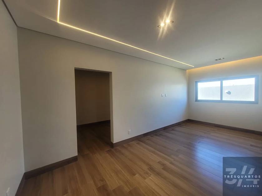 Foto do anúncio de imóvel Casa. Padrão Casa térrea de alto padrão com 4 suítes no Jardim Botânico
